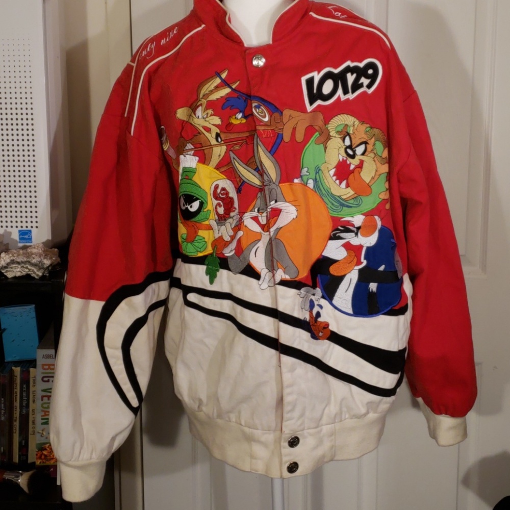 Lot 29 Jacket with Looney Toons characters XXL